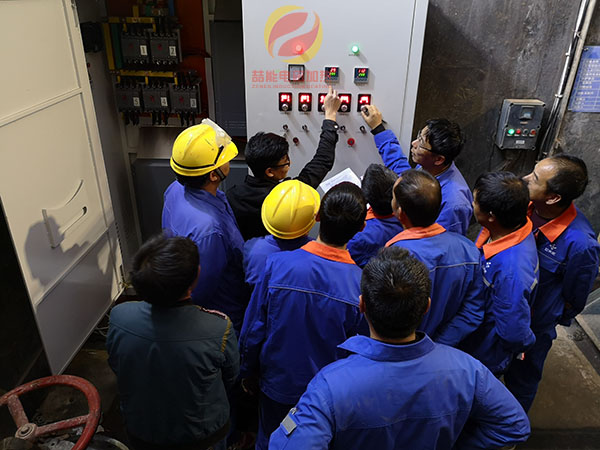 技術(shù)人員給客戶認(rèn)真培訓(xùn)，設(shè)備圓滿運(yùn)行，客戶驗(yàn)收